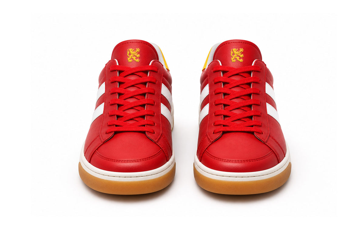 Frontansicht beider Sneaker nebeneinander.
